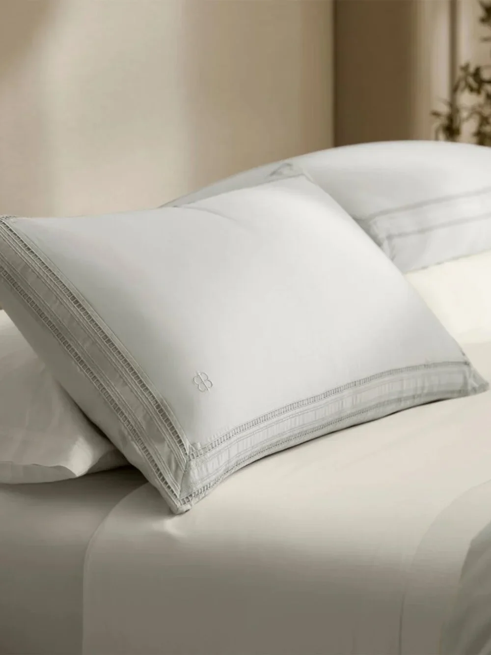 Boll & Branch Signature Duvet Set in white, full/ queen